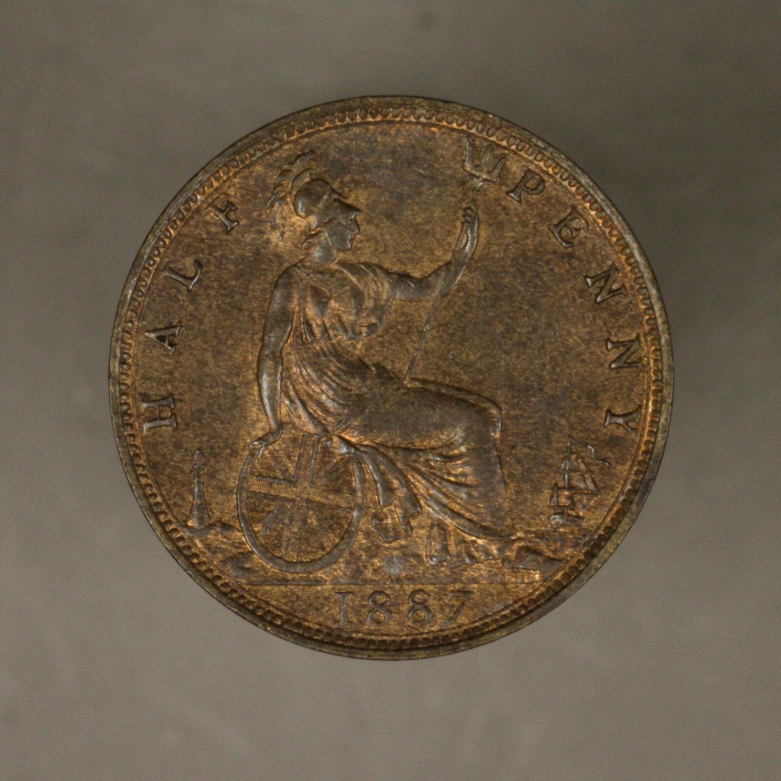 Great Britain 1887 half 1/2 Penny unc some red